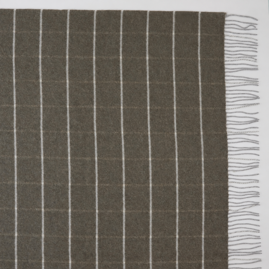 Koc z kaszmirem i wełną Merino Superfine – oliwkowy w kratę, 140 × 200 cm