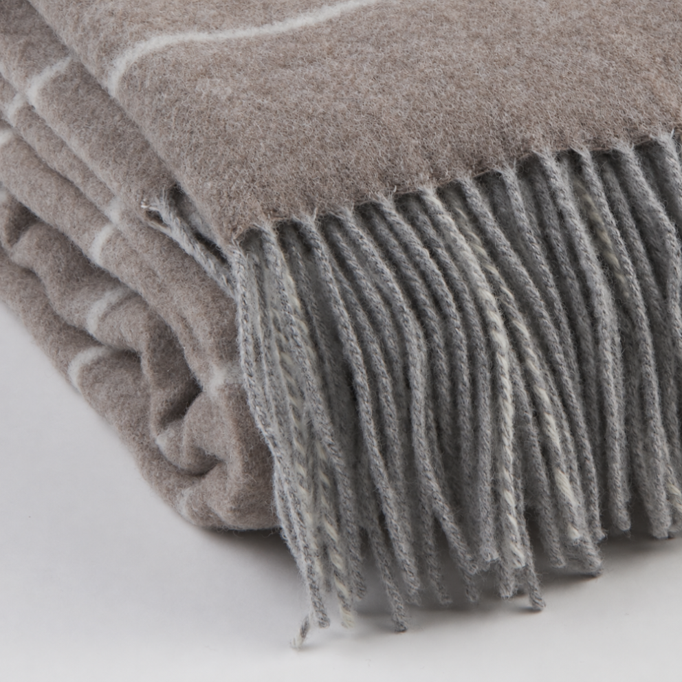 Koc z kaszmirem i wełną Merino Superfine – taupe w kratę, 140 × 200 cm