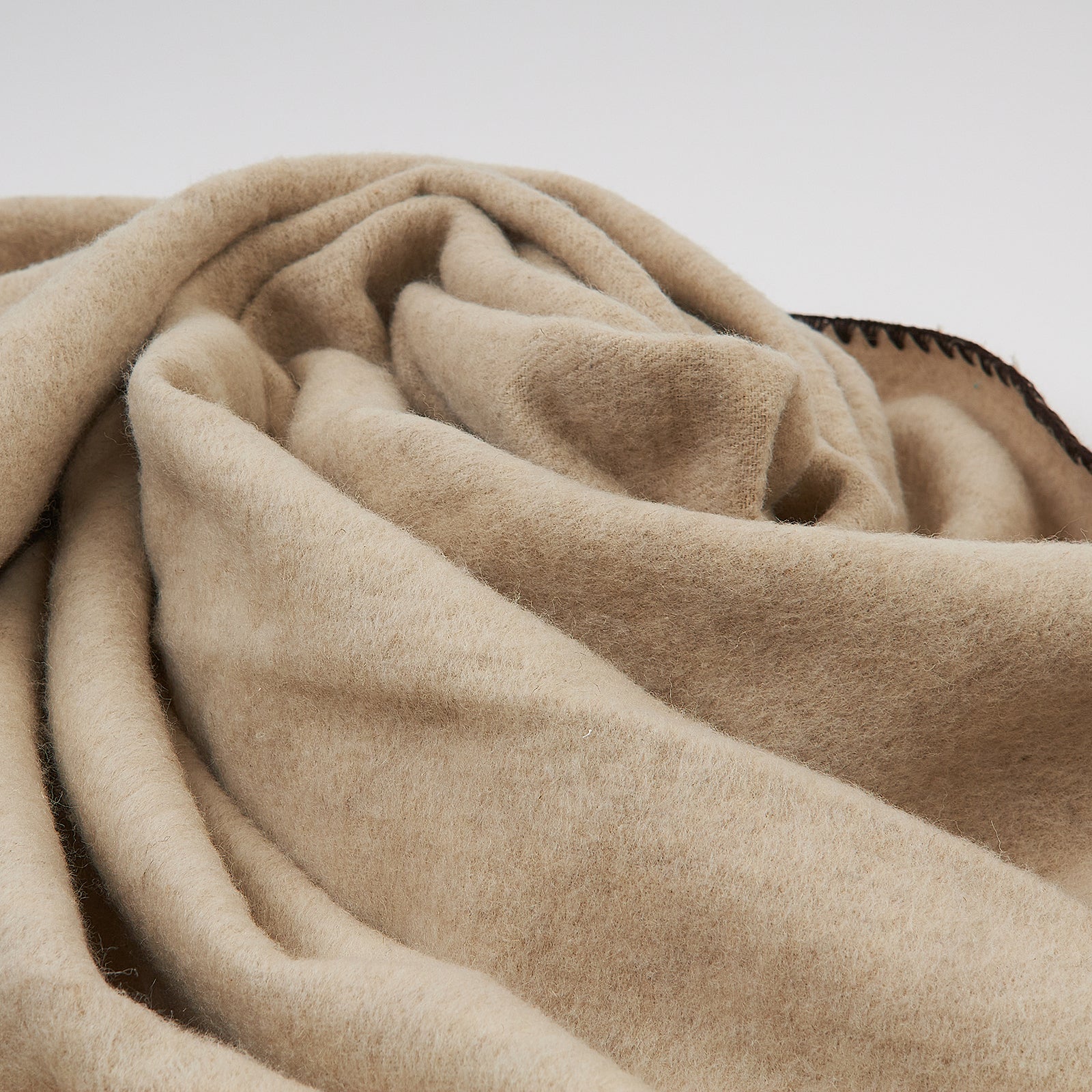 3b77f5b3d343cc39242b70d761422523