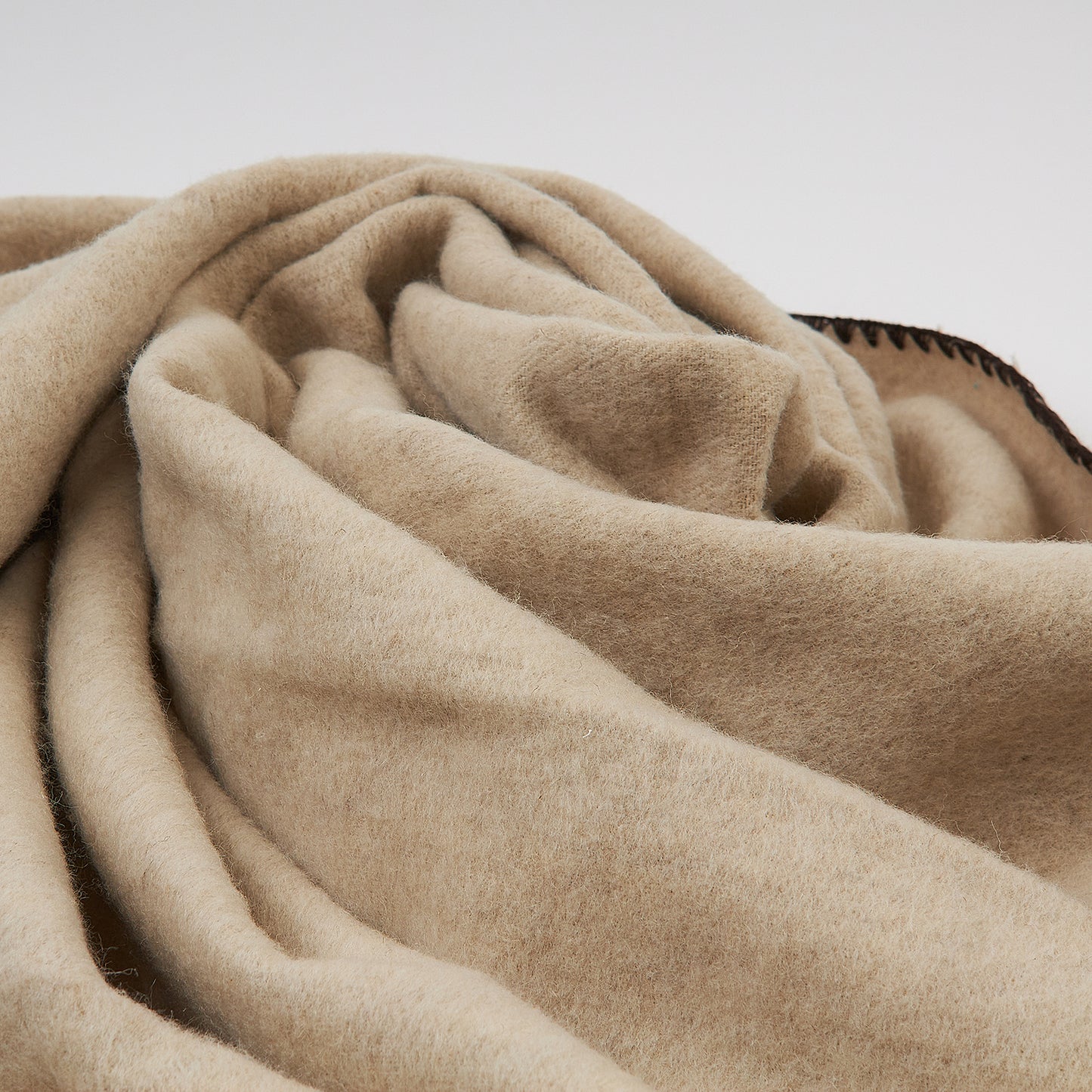 3b77f5b3d343cc39242b70d761422523