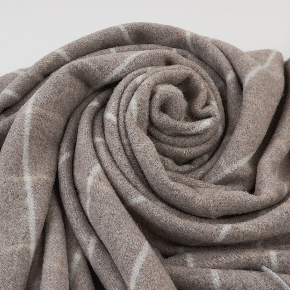 Koc z kaszmirem i wełną Merino Superfine – taupe w kratę, 140 × 200 cm